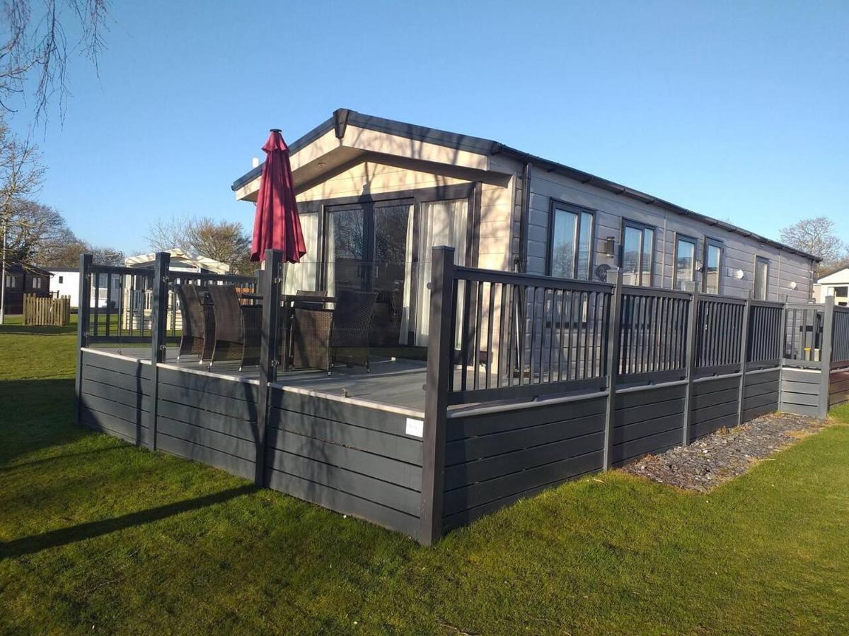 Superior 6 Berth Holiday Home In Suffolk サックスマンダム エクステリア 写真