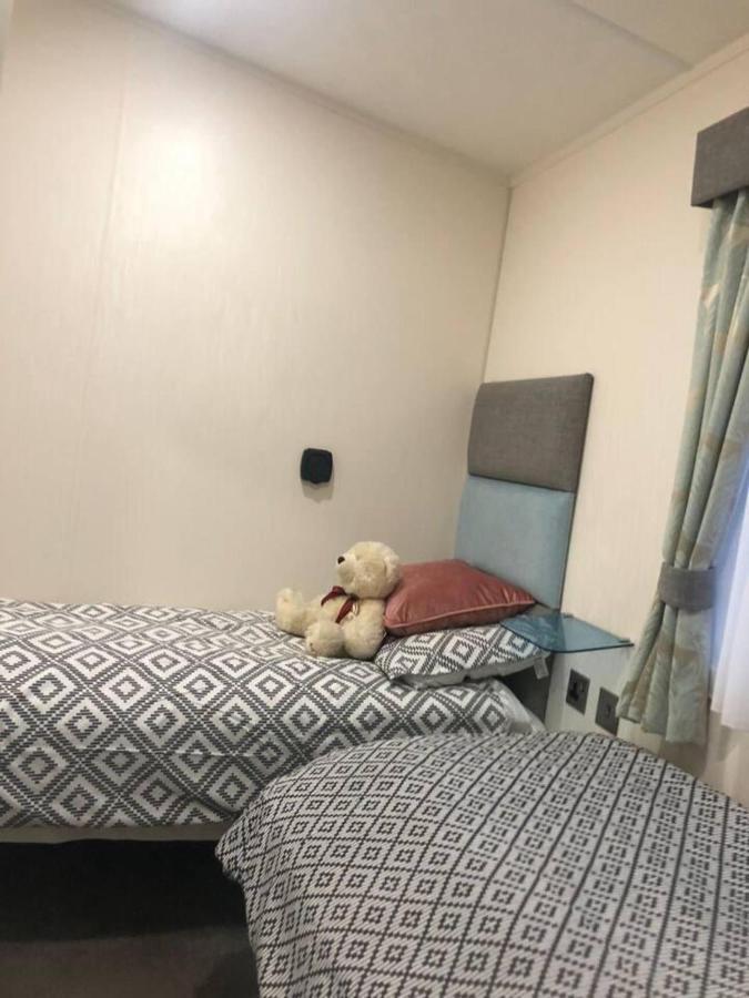 Superior 6 Berth Holiday Home In Suffolk サックスマンダム エクステリア 写真