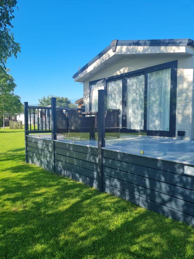 Superior 6 Berth Holiday Home In Suffolk サックスマンダム エクステリア 写真